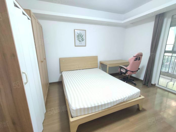 金融港地铁站旁 免押金0中介，直通世贸中心与软件园的便捷办公新选择